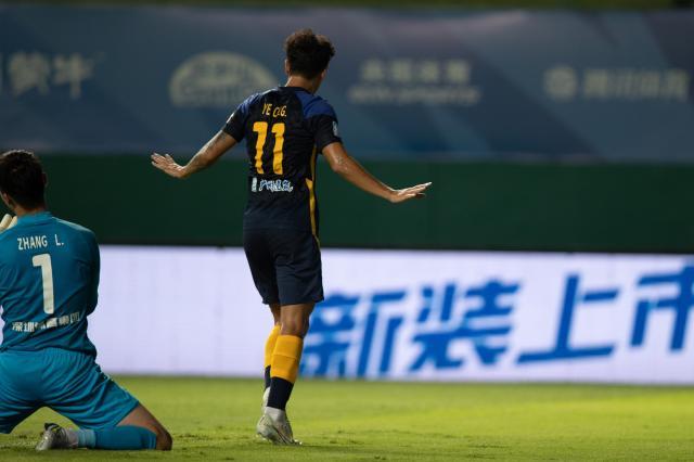 半岛体育官网-【中超】叶楚贵捅射糜昊伦点射 深足1比1扳平广州城