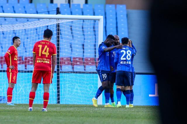 半岛体育官网-再演帽子戏法打出恐怖数据 三场13球沧州保级无忧