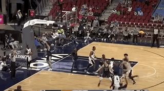 半岛体育官网-曾凡博G联赛首秀从防守做起 渡边雄太是他的榜样