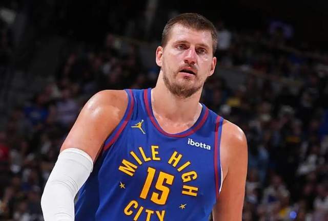 半岛体育官方网站-场均36+15+11！约基奇开启季后赛野兽模式