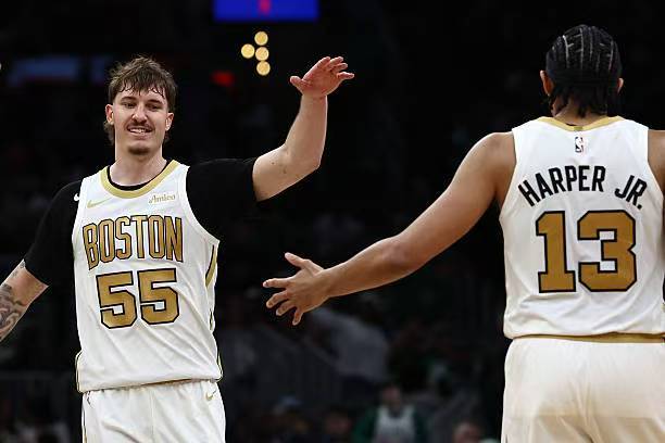 半岛体育官网-打出生涯最佳之战!凯尔特人侧翼新星有能力成为一名持球大核?